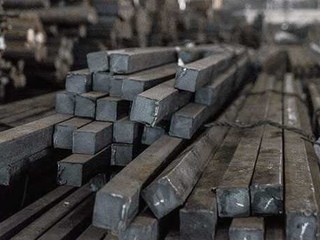 Квадрат стальной горячекатаный 80 мм н/д 0 - в «Монолит-Металлопрокат».