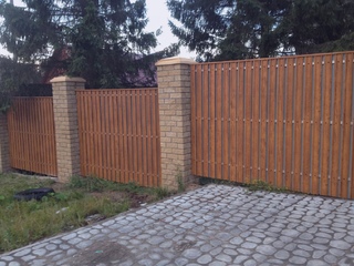 Евроштакетник М-образный А Монолит 0,5 Satin RAL8017 Шоколад 3 - в «Монолит-Металлопрокат».