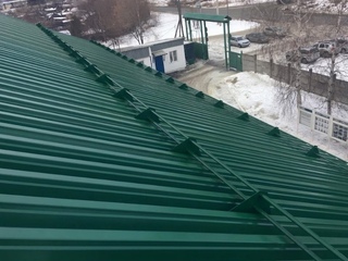 Профлист НС35 0.7 мм RAL 6005 Зеленый Мох 2 - в «Монолит-Металлопрокат».